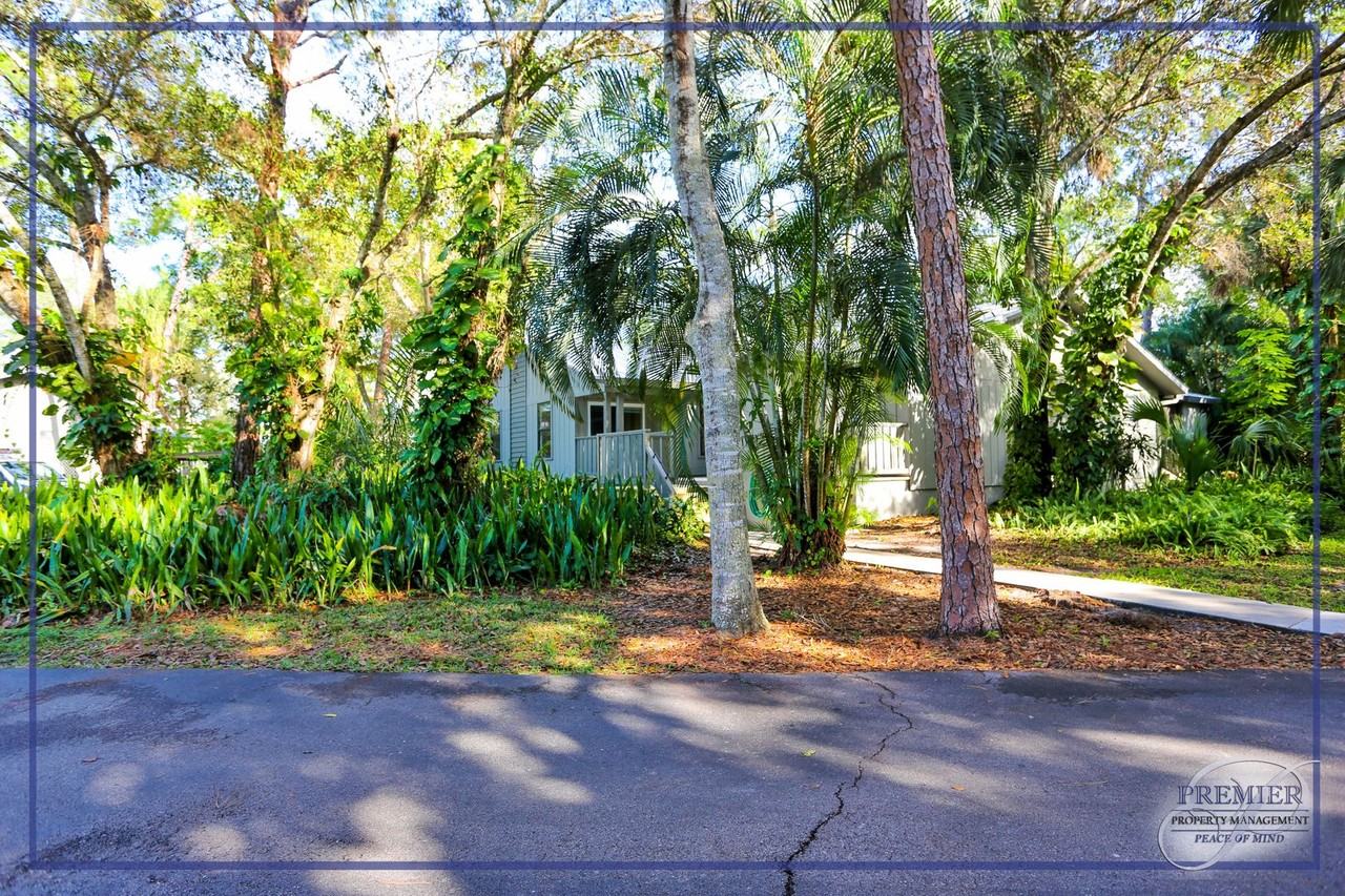 1046 Oak Forest Dr - Photo 3 of 50