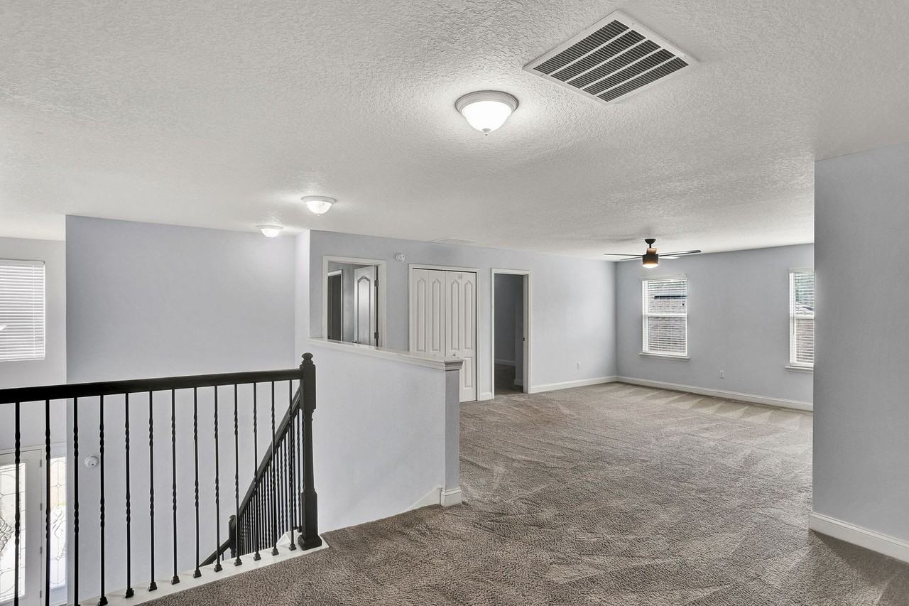 12436 Jovana Rd - Photo 2 of 44