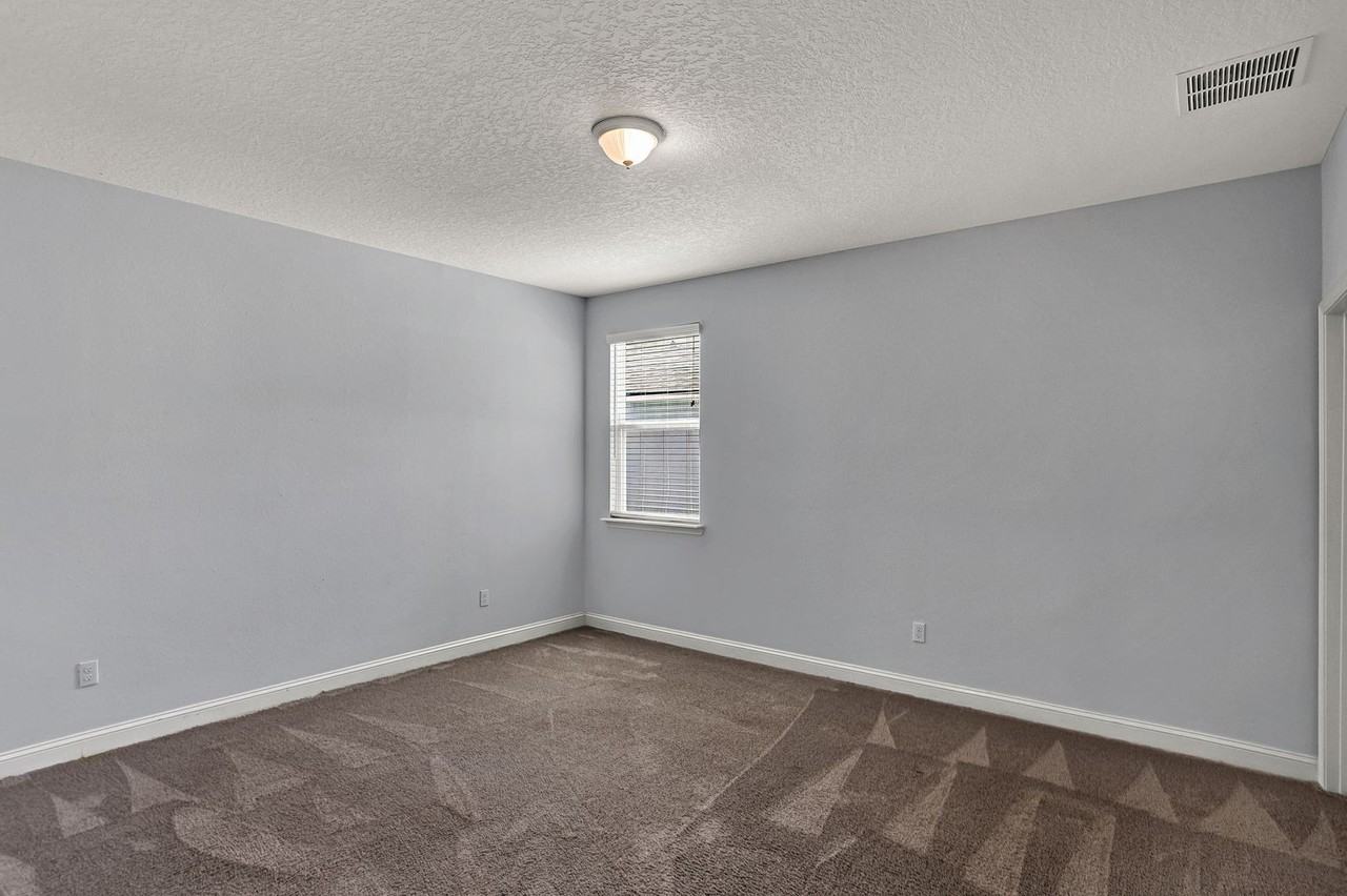 12436 Jovana Rd - Photo 4 of 44