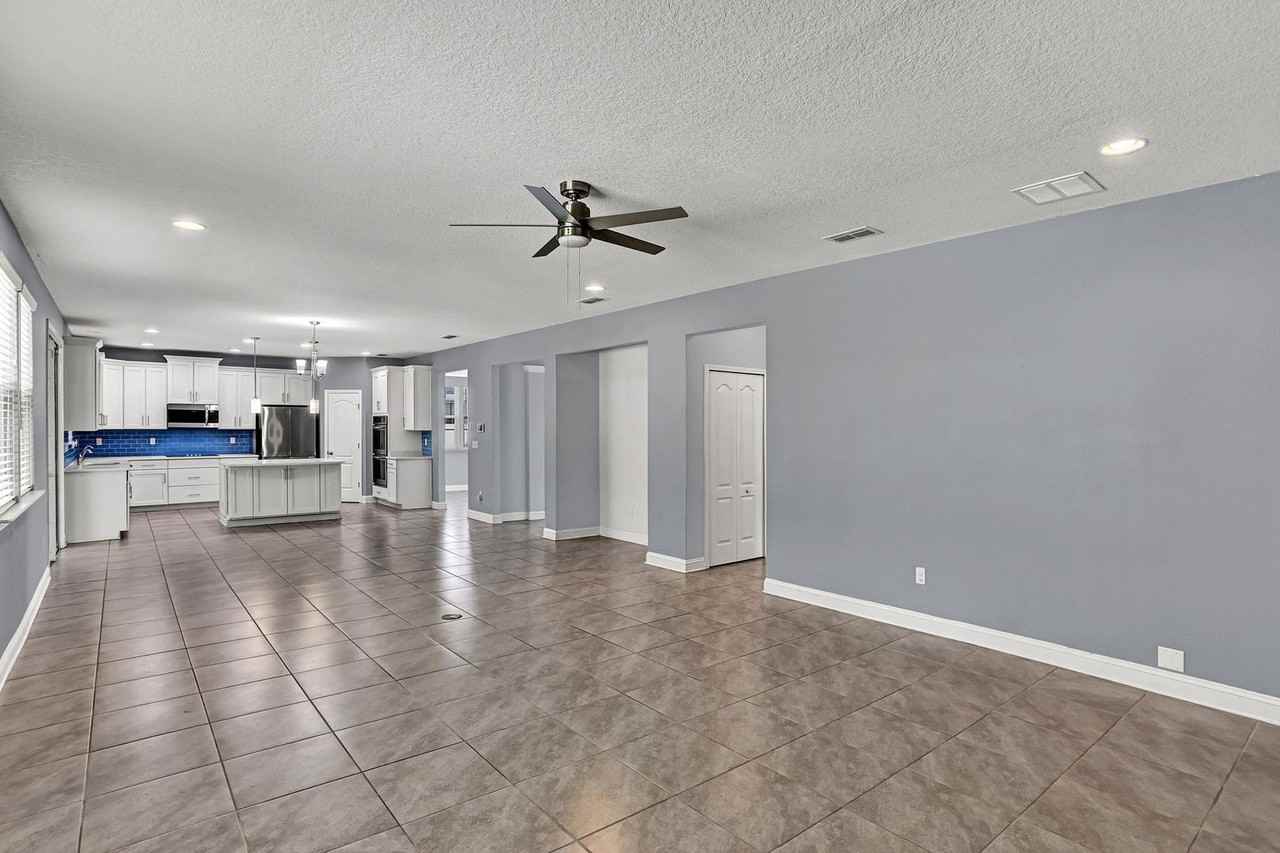 12436 Jovana Rd - Photo 6 of 44