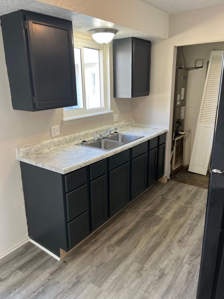 600 Marine Dr #02 - Photo 2 of 16