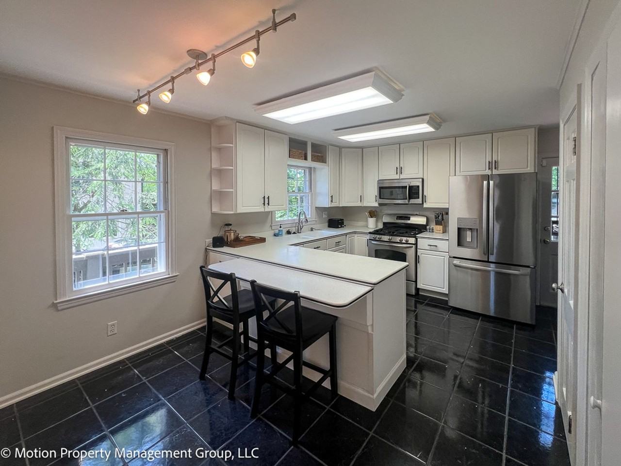 123 N Palisades Dr - Photo 4 of 16