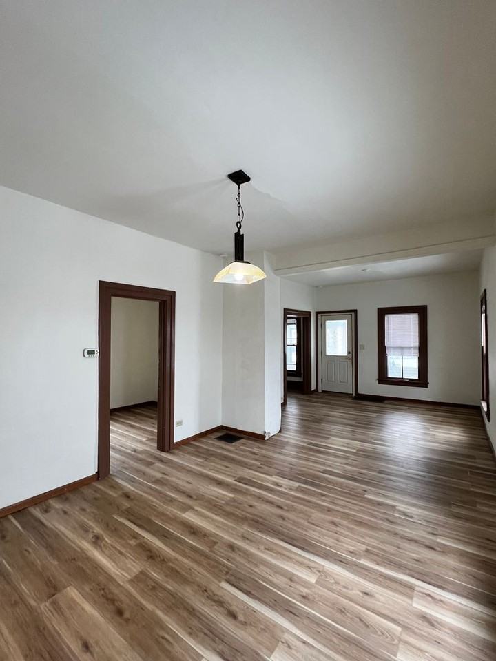 353 Bowen St - Photo 2 of 13