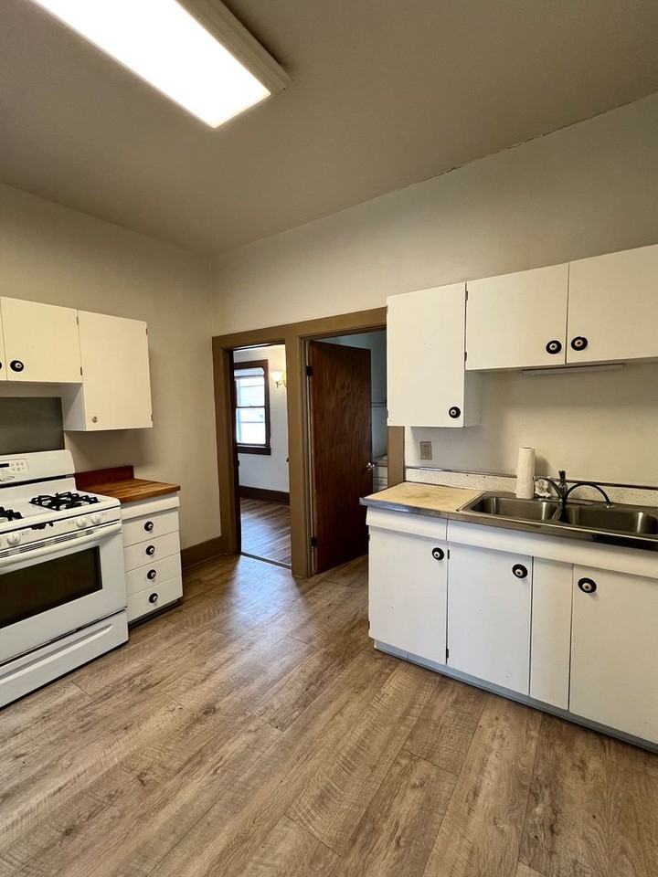 353 Bowen St - Photo 6 of 13