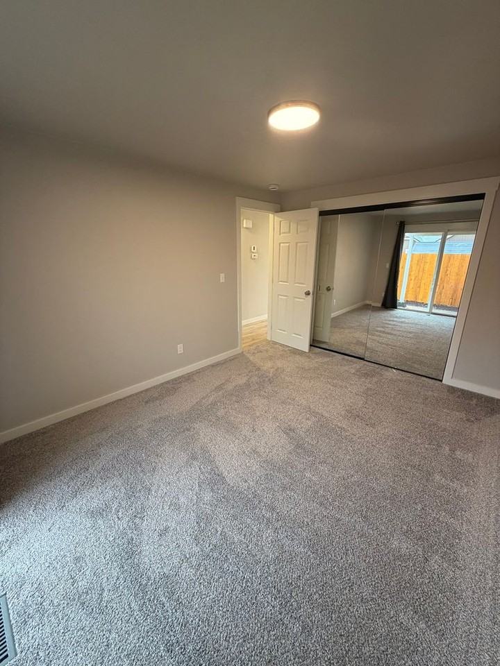 2840 Railroad St Se - Photo 5 of 22