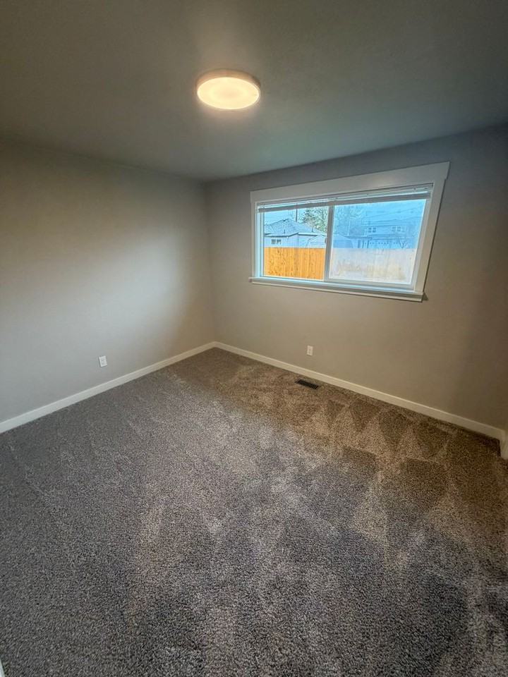 2910 Railroad St Se - Photo 5 of 21