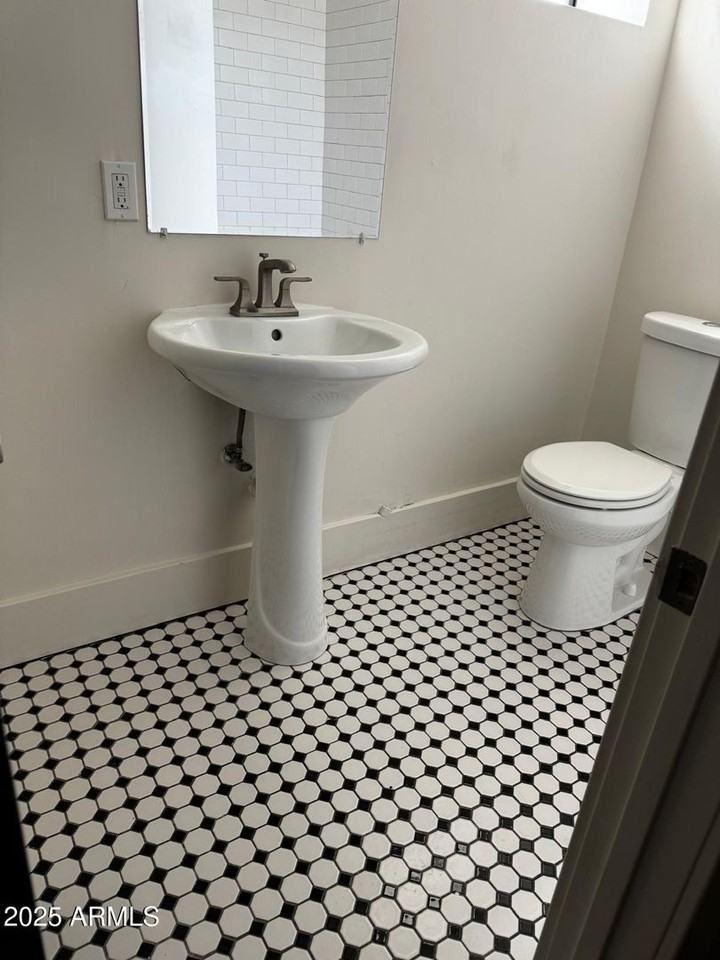 1147 E Portland St - Photo 3 of 9