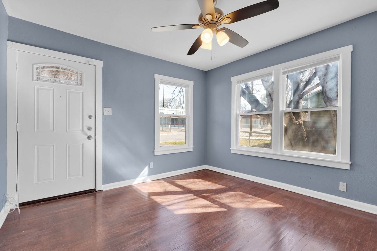 120 Bank St - Photo 5 of 17