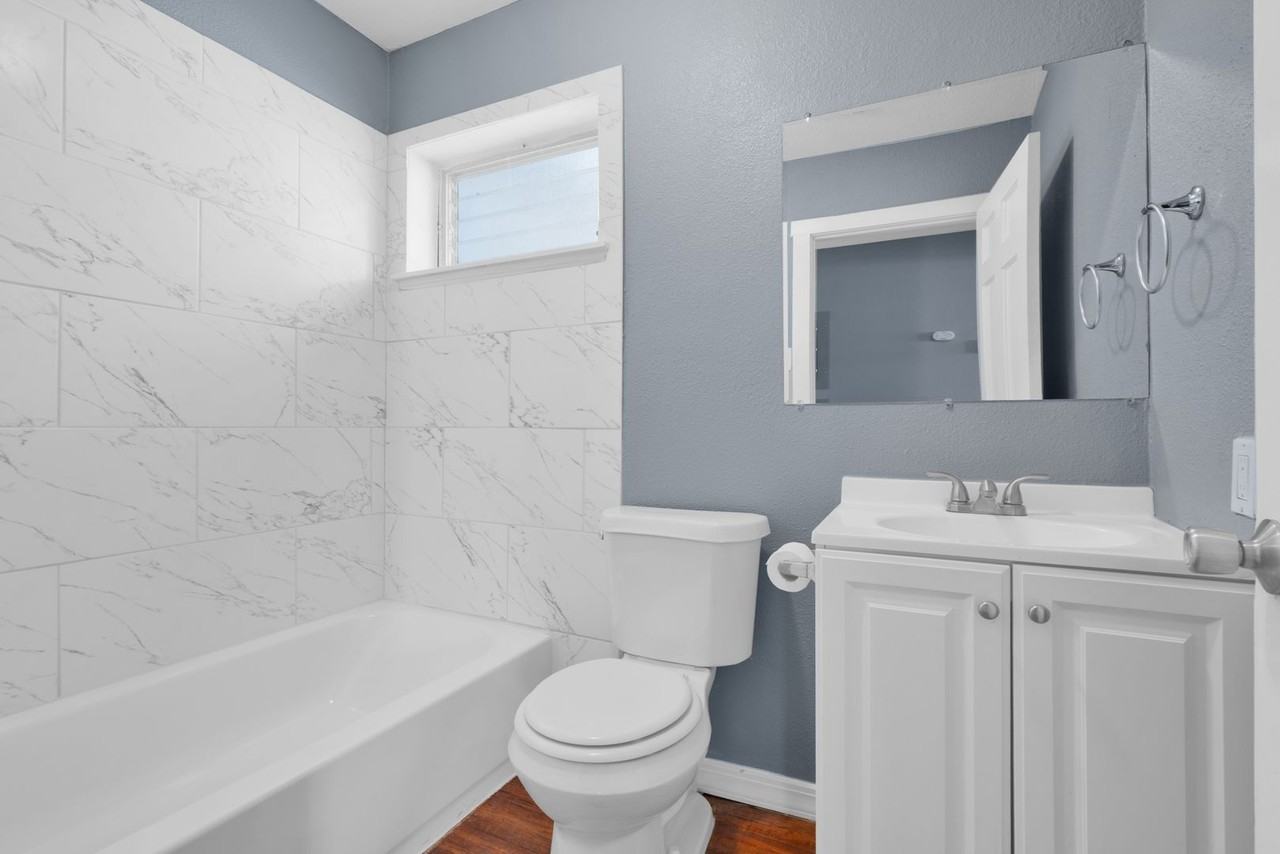 120 Bank St - Photo 5 of 17