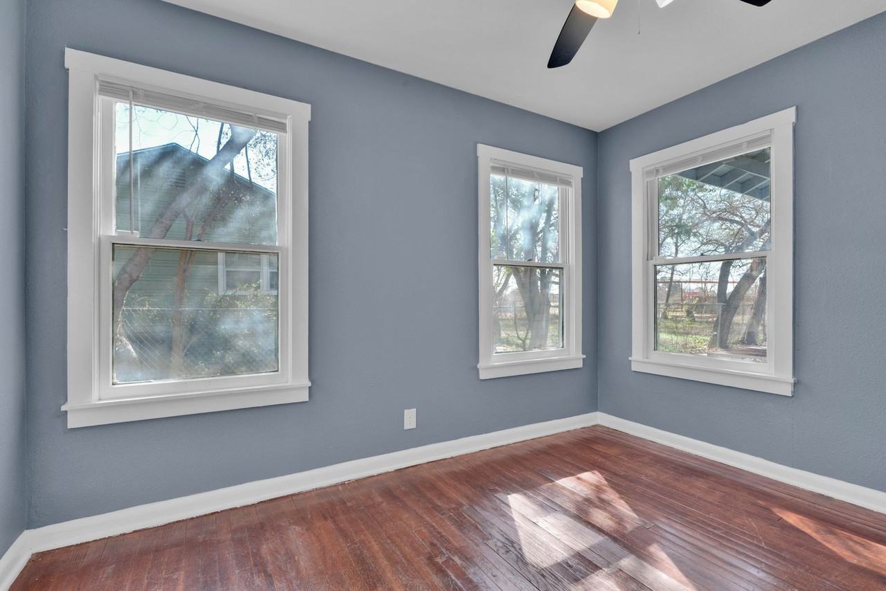 120 Bank St - Photo 6 of 17