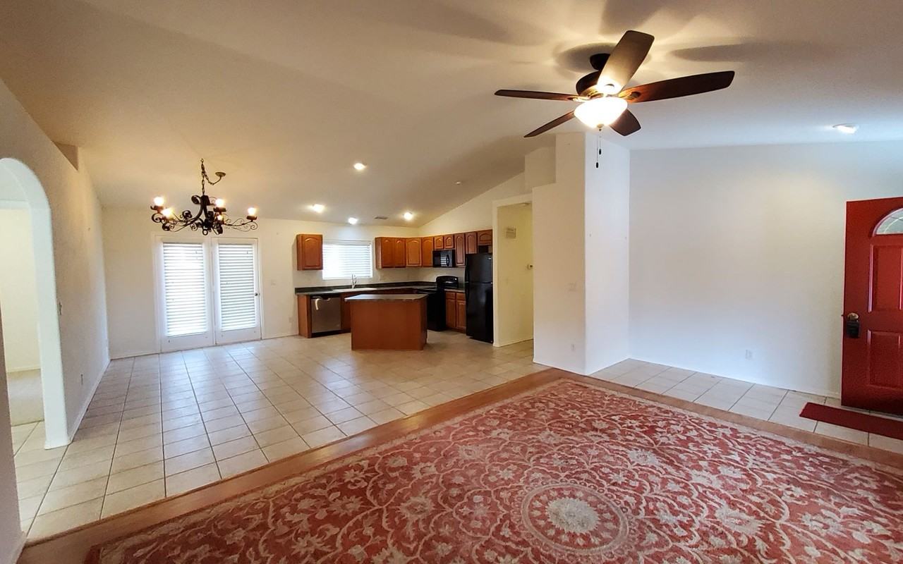 1000 W Chatham Dr - Photo 4 of 23