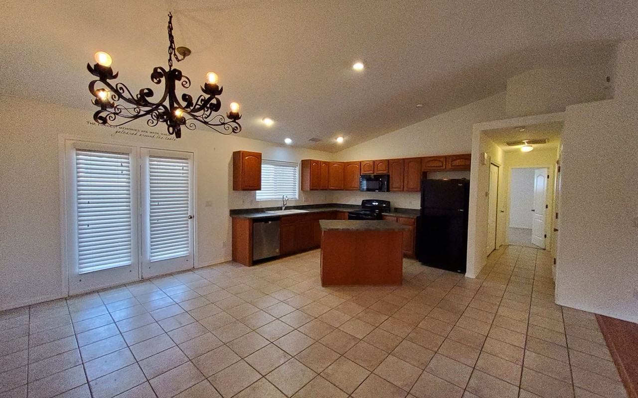 1000 W Chatham Dr - Photo 6 of 23