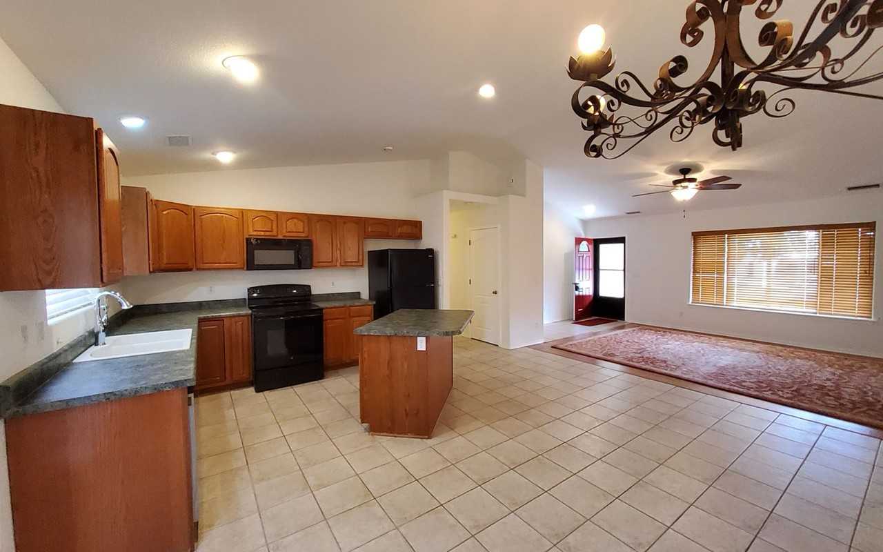 1000 W Chatham Dr - Photo 7 of 23