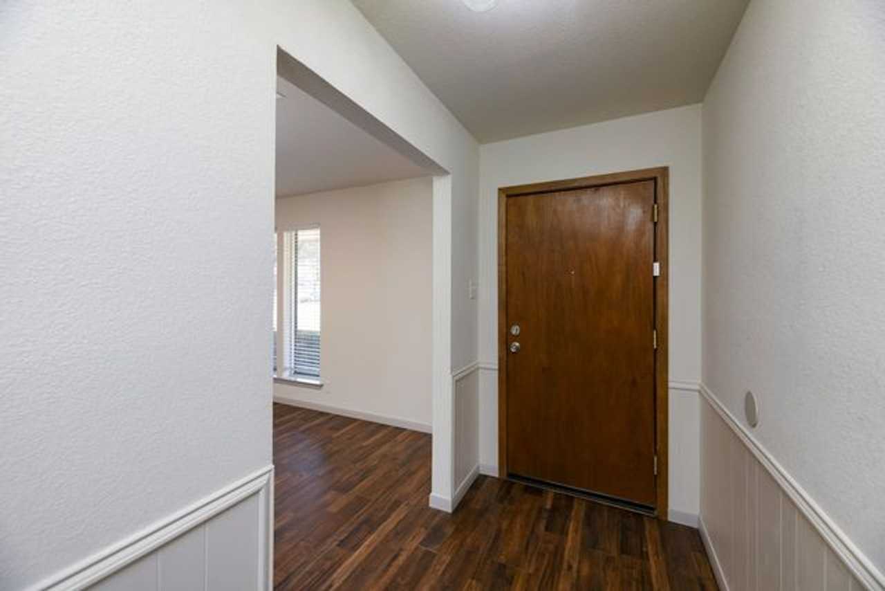 623 Kirby Ln - Photo 2 of 25