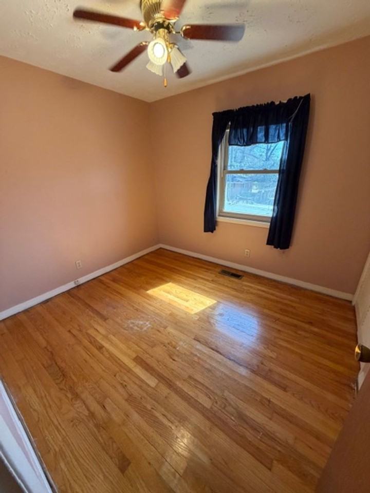 111 Forrester Dr - Photo 5 of 19