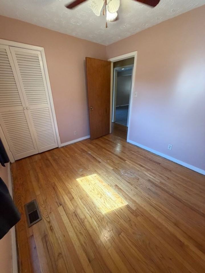 111 Forrester Dr - Photo 6 of 19