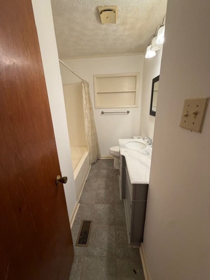 111 Forrester Dr - Photo 7 of 19