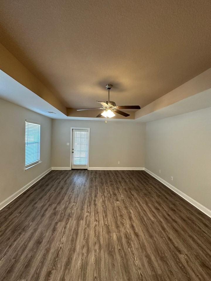 7843 Ferndale Dr - Photo 2 of 20