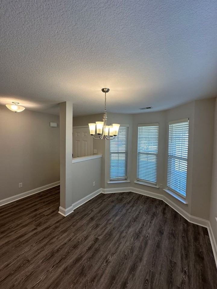 7843 Ferndale Dr - Photo 3 of 20