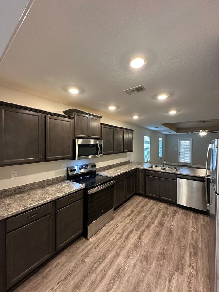 7843 Ferndale Dr - Photo 4 of 20