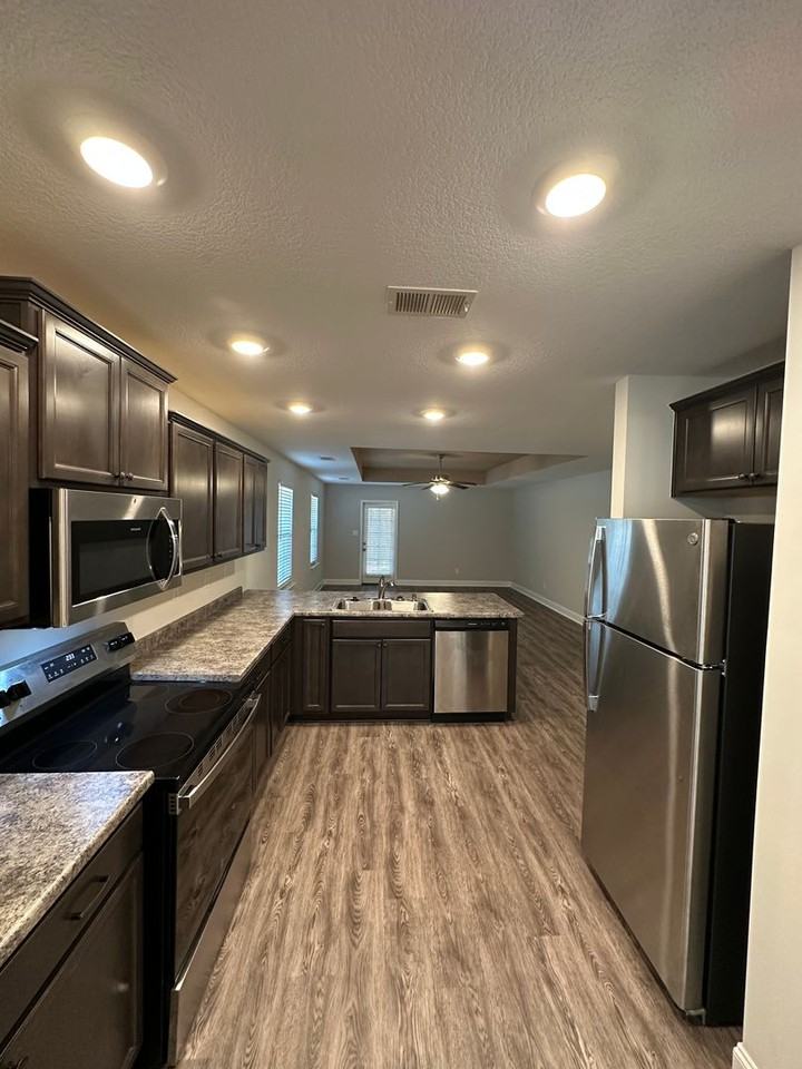 7843 Ferndale Dr - Photo 6 of 20