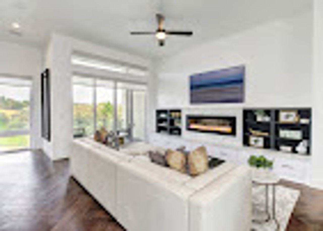 6021 W Oaks Blvd - Photo 4 of 9