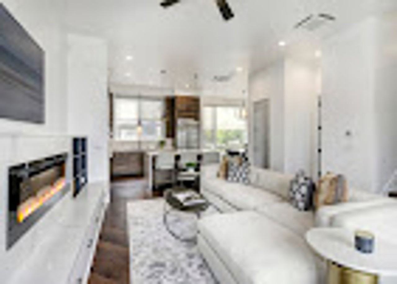 6045 W Oaks Blvd - Photo 2 of 9