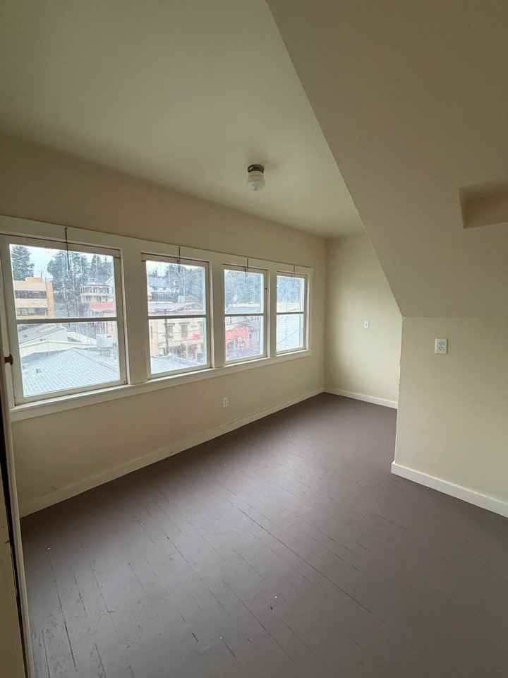 64 N Stewart Street - Photo 5 of 20