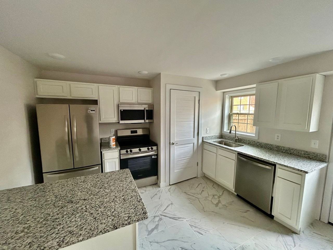 1435 N Forbes Rd #8 - Photo 5 of 14