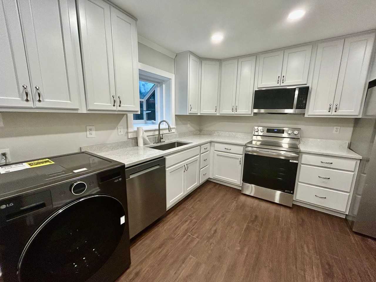 1435 N Forbes Rd #11 - Photo 5 of 14