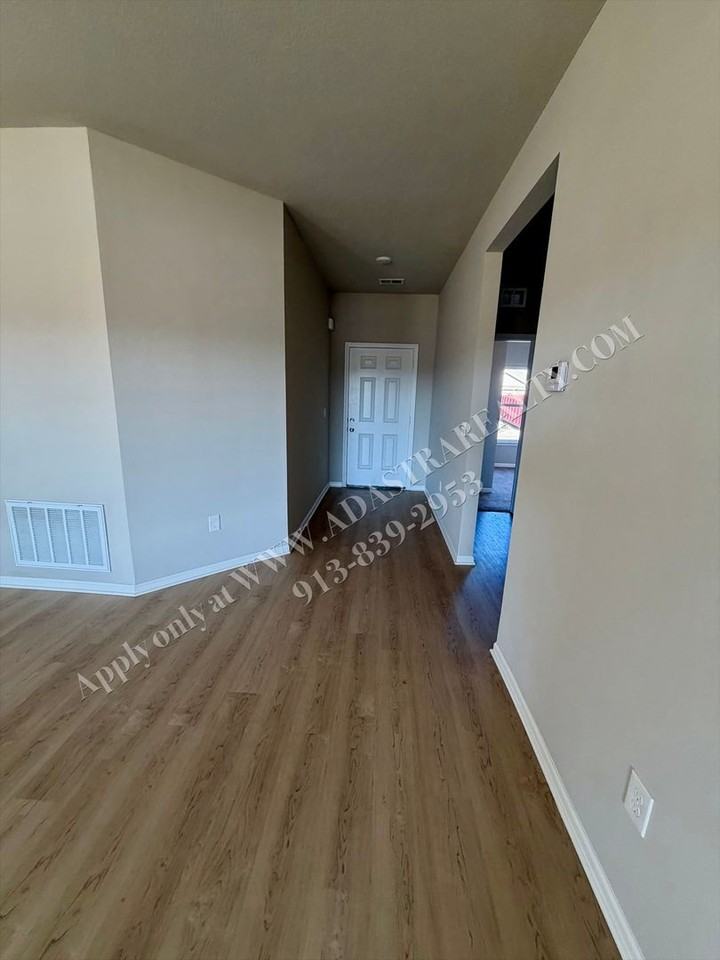 20265 W 194th St - Photo 2 of 18