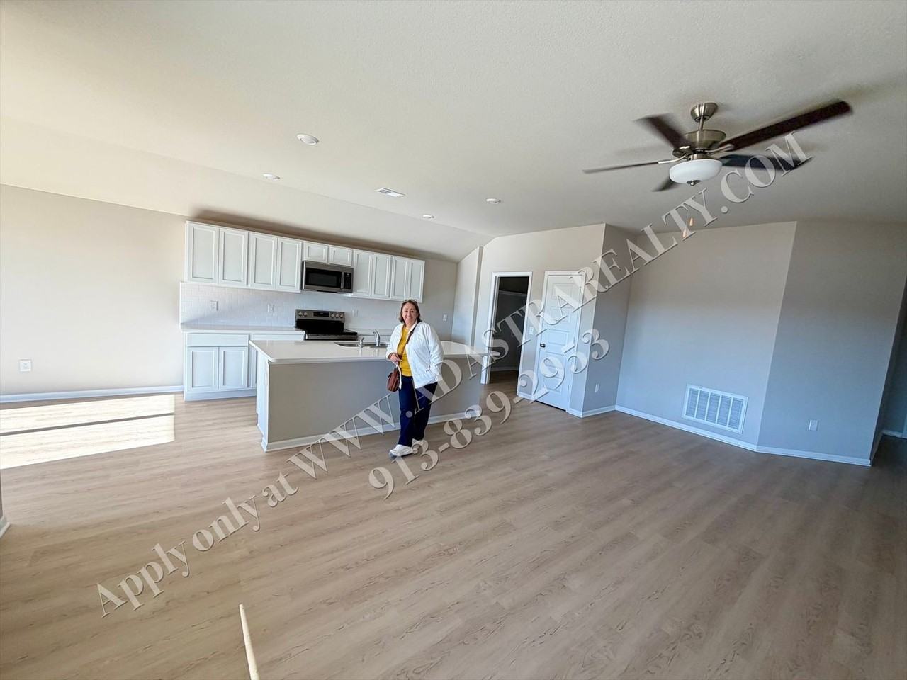 20265 W 194th St - Photo 4 of 18