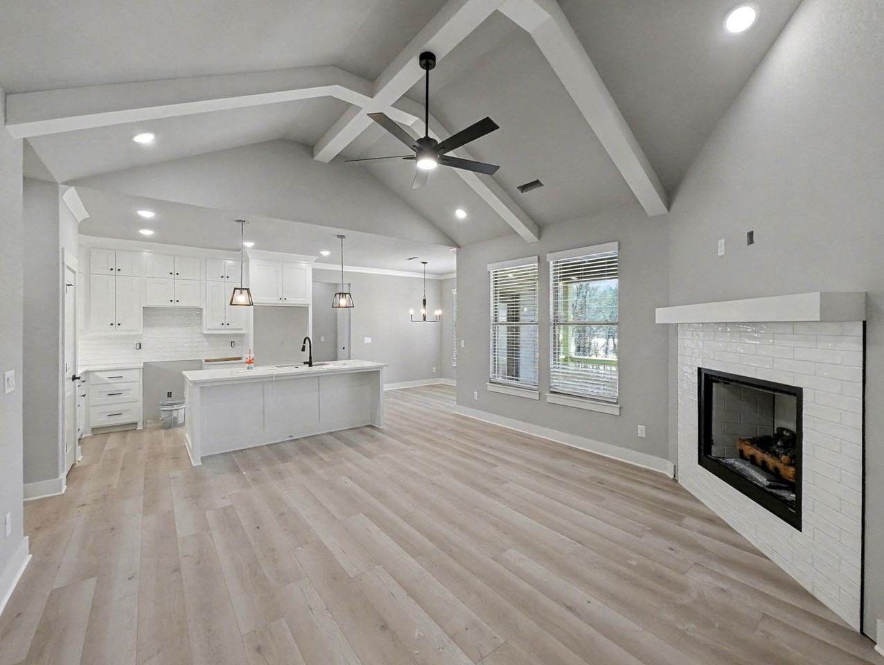 52 Claxton Dr - Photo 2 of 21