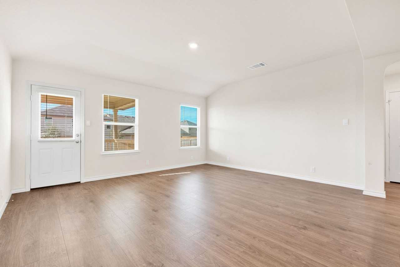 193 Ringed Plover - Photo 7 of 28