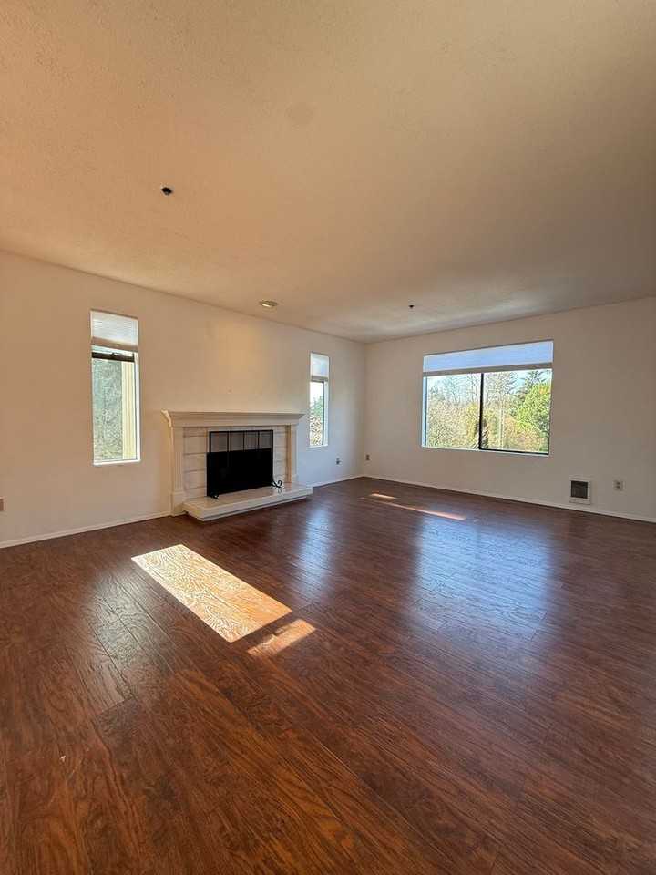 18620 52nd Ave W - Photo 4 of 22