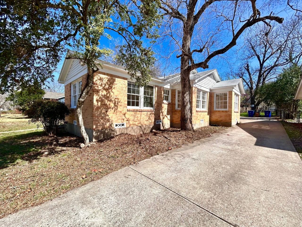 5207 Shoal Creek Blvd - Photo 4 of 35