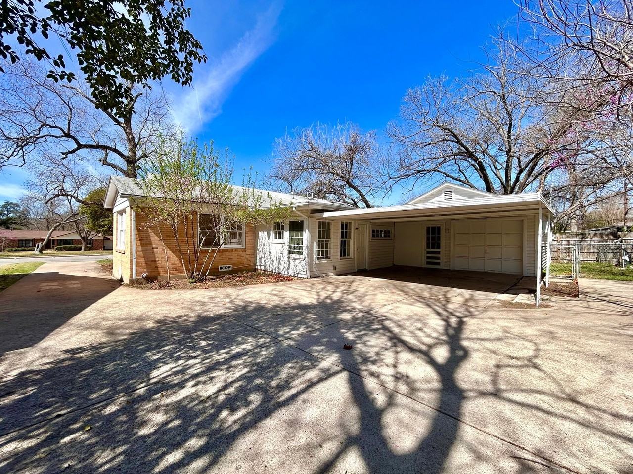 5207 Shoal Creek Blvd - Photo 5 of 35