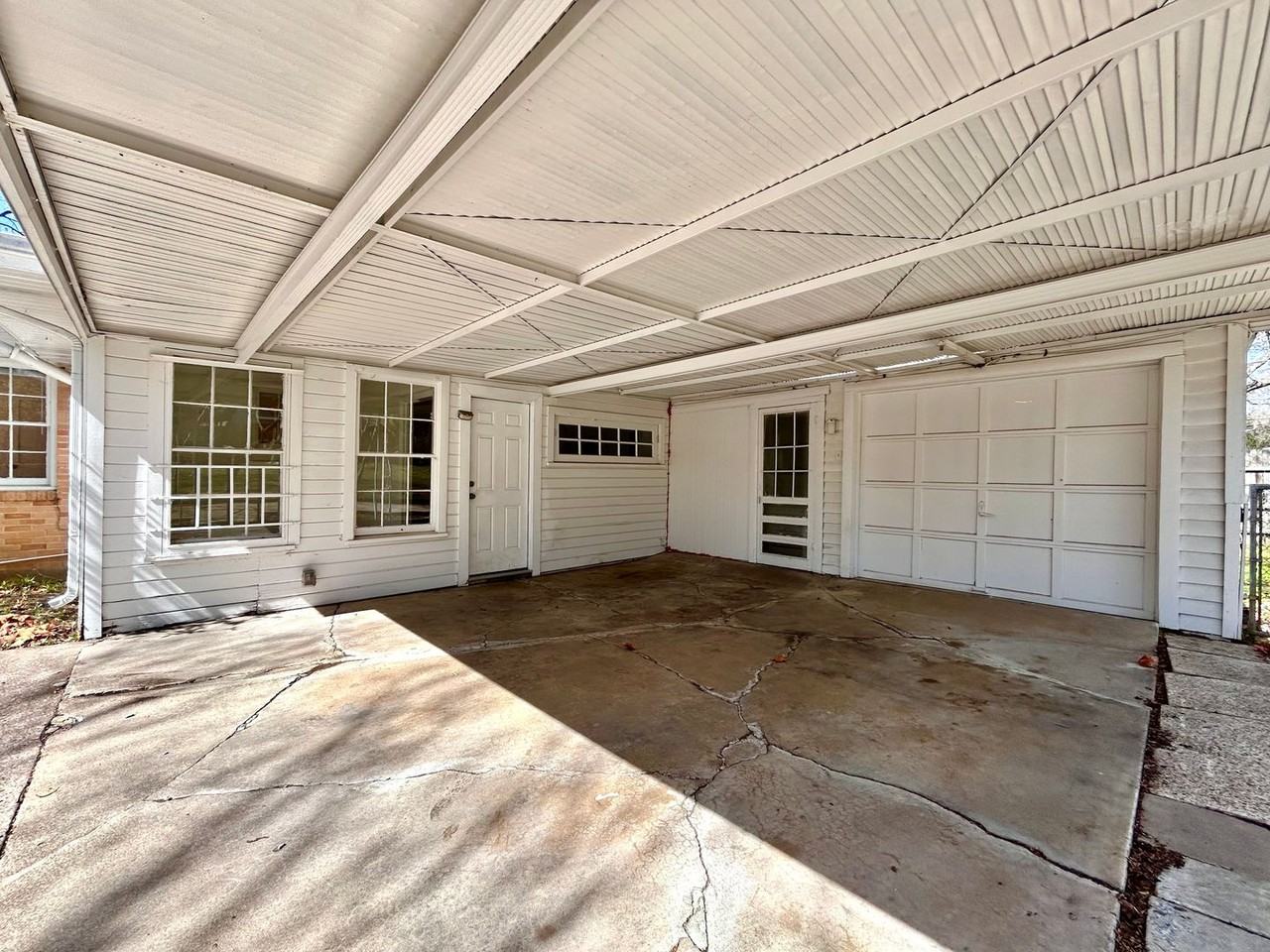 5207 Shoal Creek Blvd - Photo 6 of 35