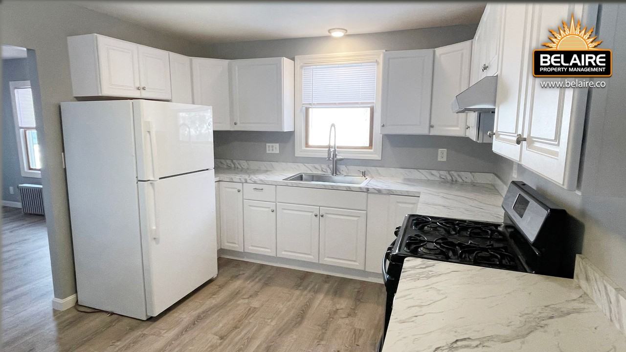 25 Pleasant St - Photo 2 of 26