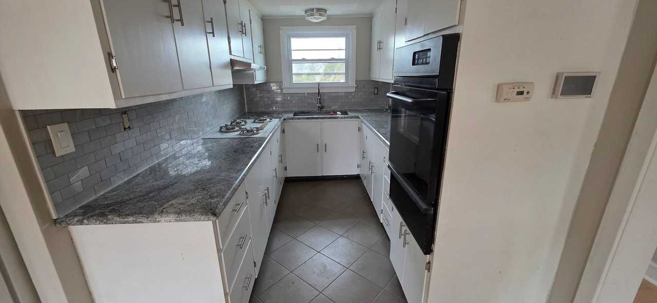 272 Chestnut St - Photo 5 of 12