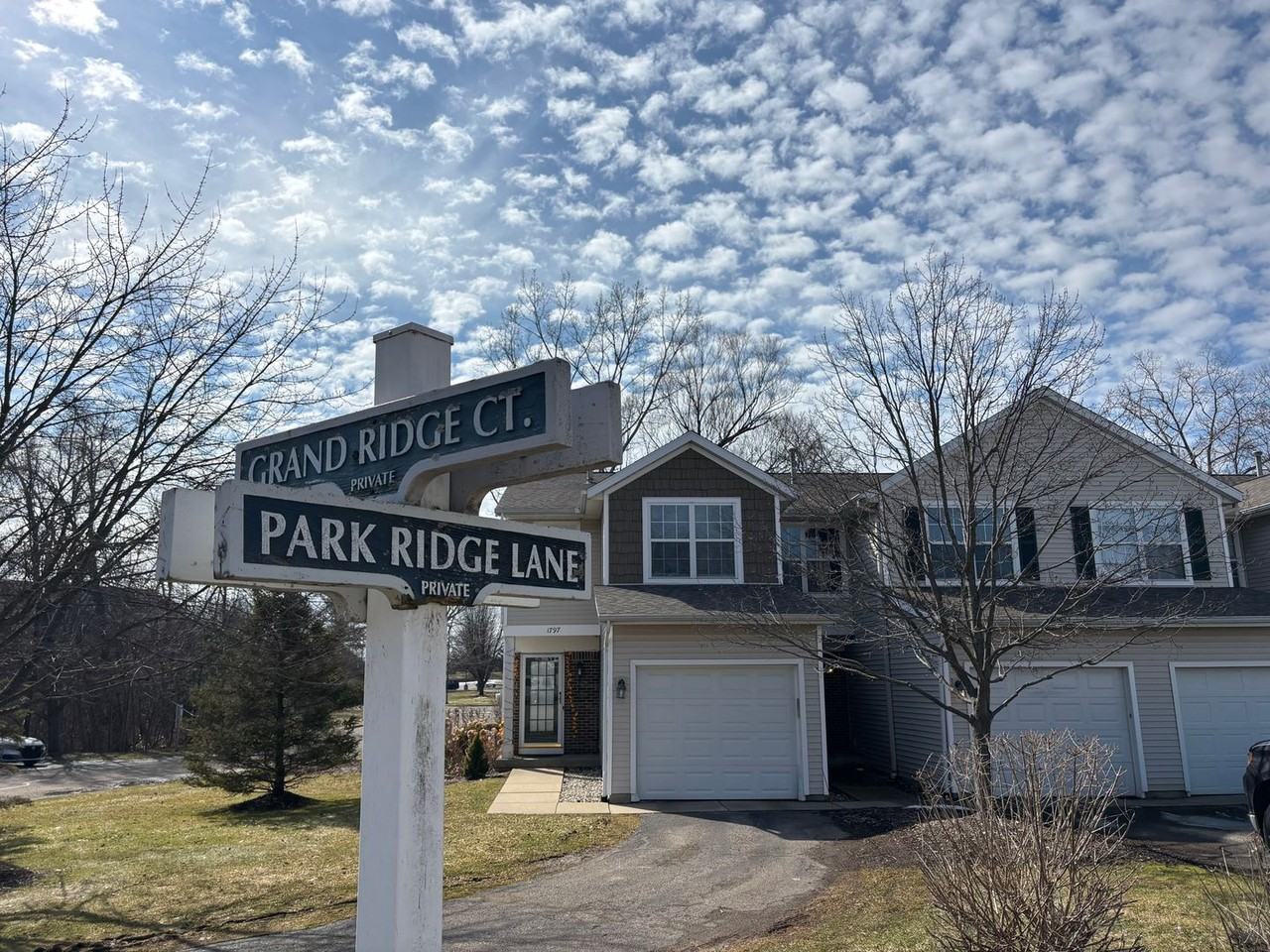 3296 Park Ridge Ln Ne - Photo 2 of 20