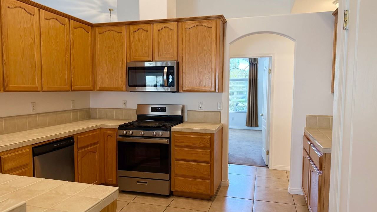 10704 Vista Bonita Dr - Photo 7 of 15