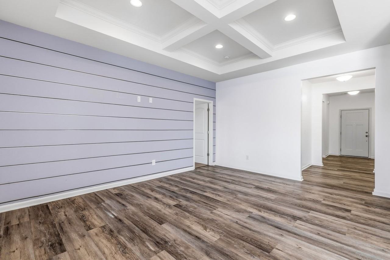 5629 Baverhof Dr - Photo 4 of 45