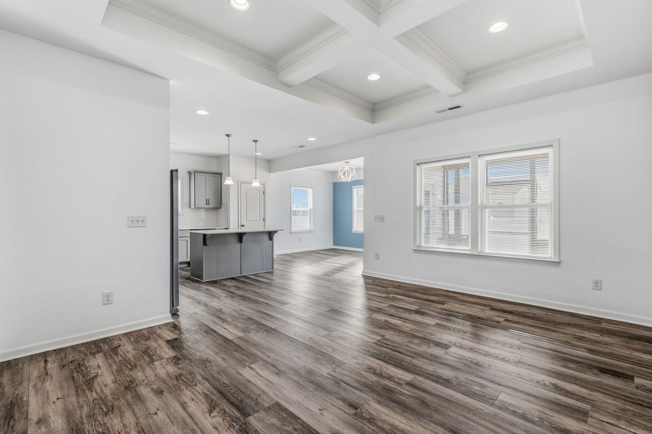 5629 Baverhof Dr - Photo 6 of 45