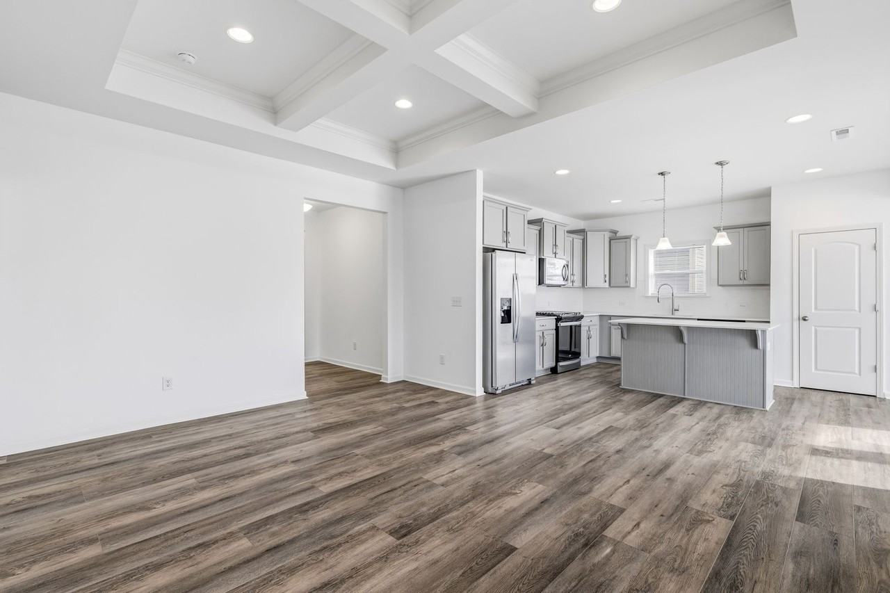 5629 Baverhof Dr - Photo 7 of 45