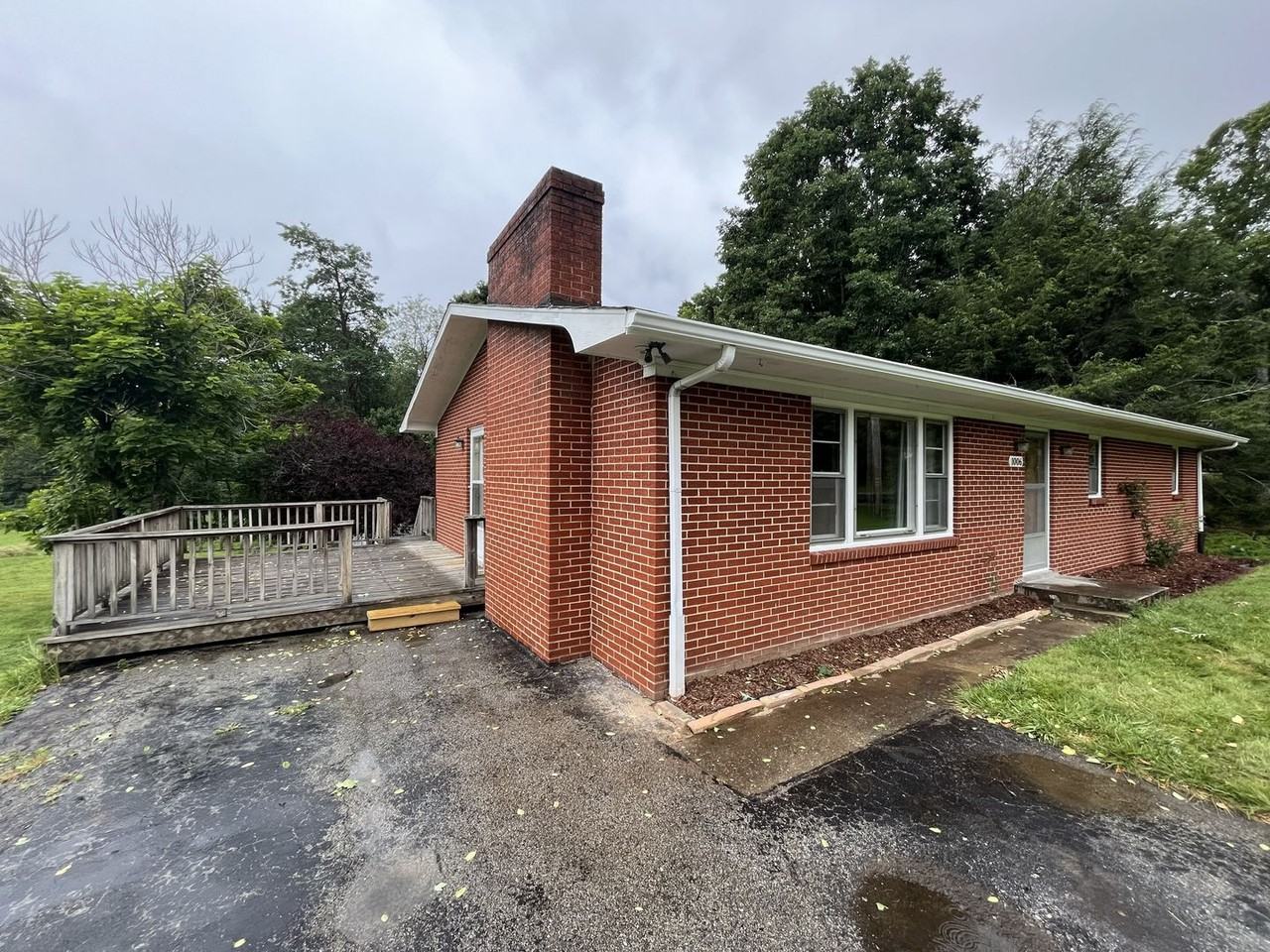 1006 Hodges Gap Rd - Photo 2 of 19