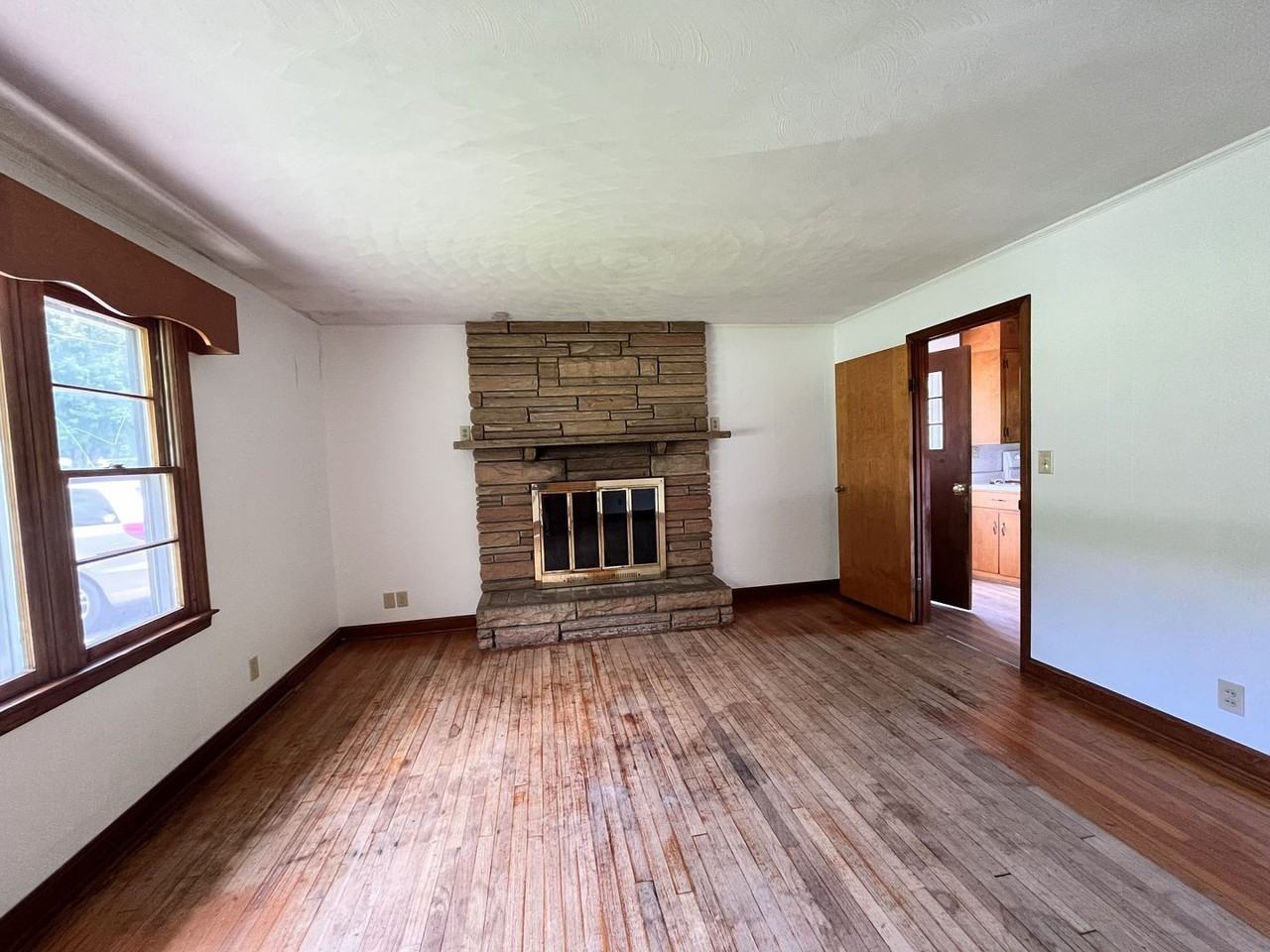 1006 Hodges Gap Rd - Photo 5 of 19