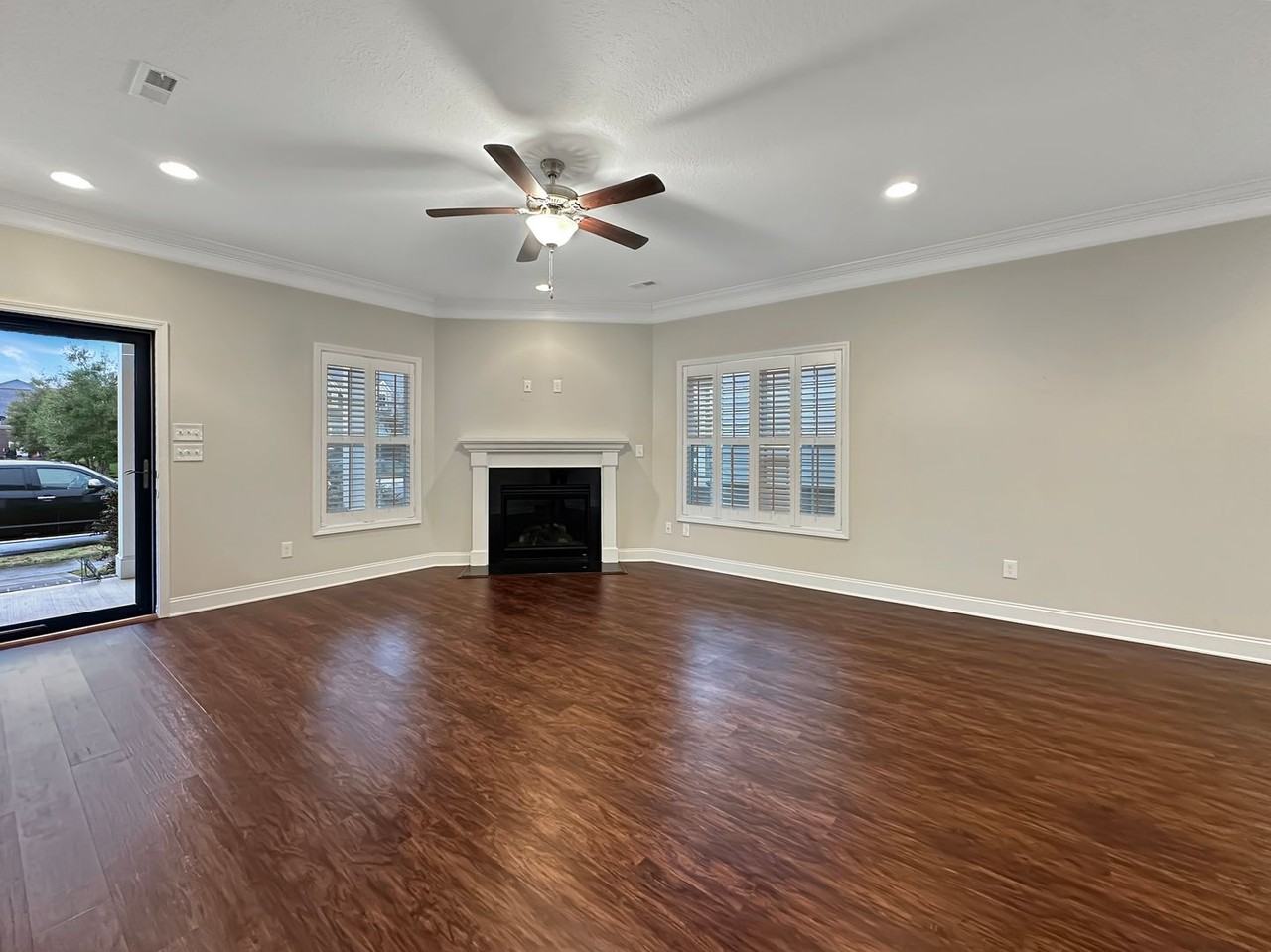 131 Hardinberry St - Photo 2 of 21