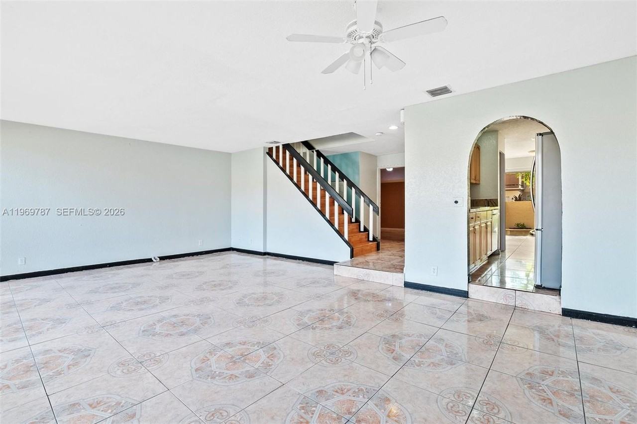 833 Nw 82nd Ave - Photo 3 of 21