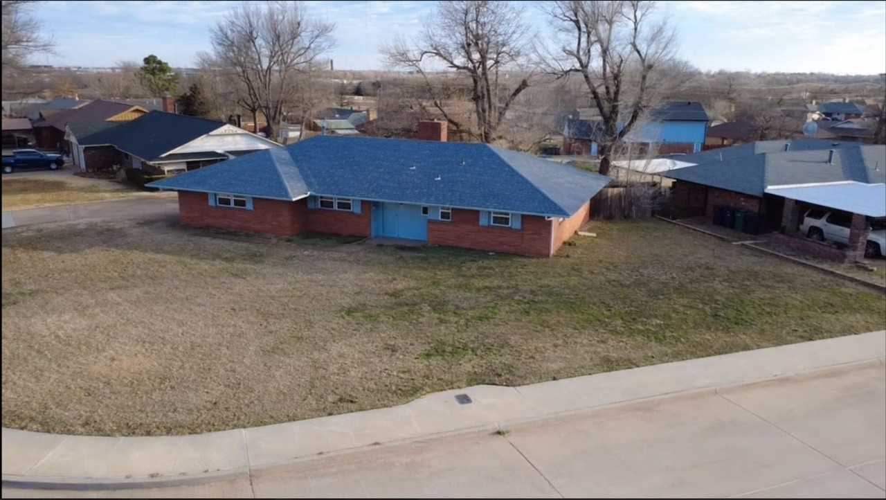 221 Ne 61st St - Photo 3 of 29